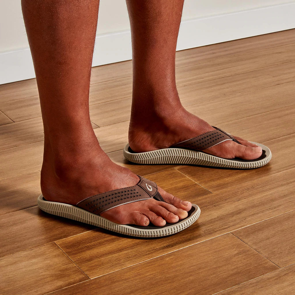 OluKai Ulele Dark Wood Men display picture 1